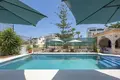 Haus 5 Schlafzimmer 504 m² Dos Hermanas, Spanien