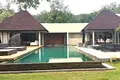 Apartamento 4 habitaciones 900 m² Si Sunthon, Tailandia