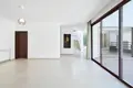 Дом 5 спален  Строволос, Кипр
