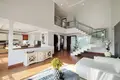 Condo 3 rooms 222 m² in Sangkat Boeng Keng Kang Ti Bei, Cambodia