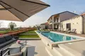 Casa 4 habitaciones 300 m² Opcina Tinjan, Croacia