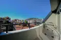 Sophisticated Duplex Apartment in a Prime Beachside Neighbourhood