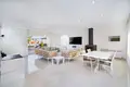 Villa de 4 dormitorios 300 m² Alfaz del Pi, Španjolska