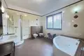 Haus 8 zimmer 330 m² in Warschau, Polen