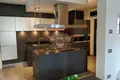 6-Zimmer-Villa 360 m² Lemna, Italien