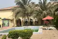 Dom 26 pokojów 1 354 m² Sukuta, Gambia