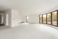 Commercial property 120 m² in Warsaw, Poland