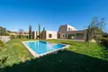 Villa de 4 dormitorios 400 m² Peralada, Španjolska