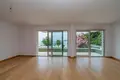 2 bedroom apartment 165 m² Rafailovici, Montenegro
