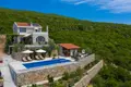 Villa mit 2 Schlafzimmern 300 m² Tivat, Montenegro