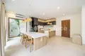 Villa mit 2 Schlafzimmern  Kerobokan Kelod, Indonesien