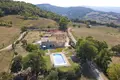 Propiedad comercial 982 m² en Poppi, Italia