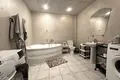 Dom 10 pokojów 700 m² Ryga, Łotwa