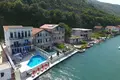 Hotel 6 bedrooms 500 m² in Herceg Novi, Montenegro