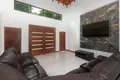 6 bedroom house 385 m² Coxen Hole, Honduras