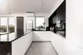 Mieszkanie 4 pokoi 102 m² Warszawa, Polska