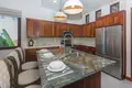 6 bedroom house 385 m² Coxen Hole, Honduras