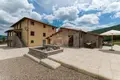 Propiedad comercial 982 m² en Poppi, Italia