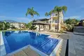 4 bedroom house 566 m² Dos Hermanas, Spain