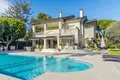 Villa de 7 dormitorios 642 m² Castelldefels, Španjolska