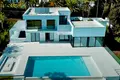 4-Schlafzimmer-Villa 430 m² Estepona, Spanien