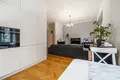 Mieszkanie 2 pokoi 56 m² w Warszawa, Polska