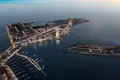 Complexe résidentiel New waterfront complex The Pier Residences with swimming pools close to Downtown Dubai, Dubai Maritime City, Dubai, UAE