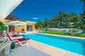 Villa de tres dormitorios 181 m² Roviño, Croacia