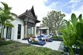Wohnkomplex Complex of villas with swimming pools and jacuzzis directly on Bang Tao Beach, Phuket, Thailand
