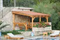 Villa 17 habitaciones 1 000 m² Stanisici, Montenegro