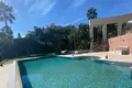 6-Schlafzimmer-Villa 700 m² Germasogeia, Zypern