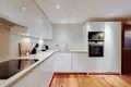 2 bedroom apartment 98 m² in London, United Kingdom