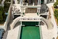 8 bedroom House 2 200 m² Marbella, Spain