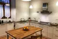 Дом 9 комнат  Марбелья, Испания
