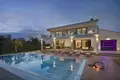 4 bedroom Villa 305 m² Grad Porec, Croatia