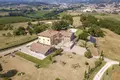 Propiedad comercial 982 m² en Poppi, Italia
