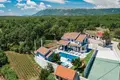 Dom 5 pokojów 256 m² Imotski, Chorwacja