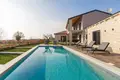 Casa 4 habitaciones 300 m² Opcina Tinjan, Croacia