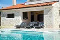 Villa de tres dormitorios 400 m² Roviño, Croacia