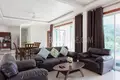 Wohnung 4 Schlafzimmer 500 m² Kamala, Thailand