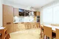 Mieszkanie 3 pokoi 92 m² Ryga, Łotwa