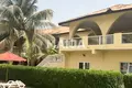 Dom 26 pokojów 1 354 m² Sukuta, Gambia