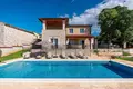 4 bedroom house 200 m² Grad Porec, Croatia