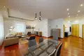 Mieszkanie 3 pokoi 135 m² Ryga, Łotwa