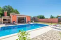 Dom 5 pokojów 220 m² Opcina Visnjan, Chorwacja