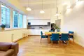 Mieszkanie 3 pokoi 77 m² w Warszawa, Polska
