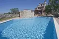 villa de 5 dormitorios 240 m² Roviño, Croacia