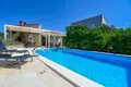 Дом 15 комнат 510 м² Slatine, Хорватия