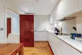 3 bedroom apartment 105 m² in London, United Kingdom
