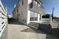 Mieszkanie 3 pokoi 111 m² Chloraka, Cypr